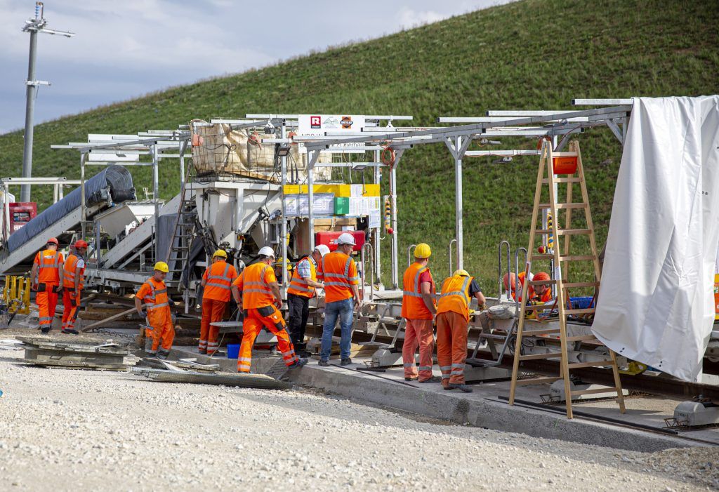 Mit 250 km/h über die Alb