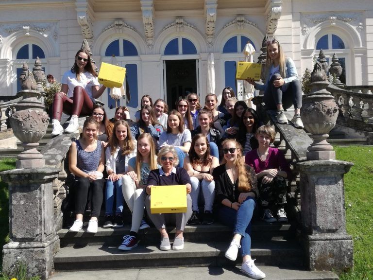 3Ha-Klasse mit Projektcoach MMag. Doris Ohneberg. HLW Marienberg