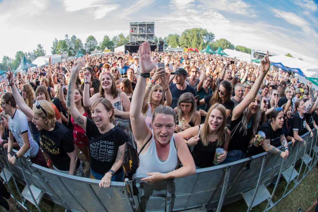 Auftakt des 30. Szene Openairs bei perfektem Festivalwetter und ausgelassener Stimmung