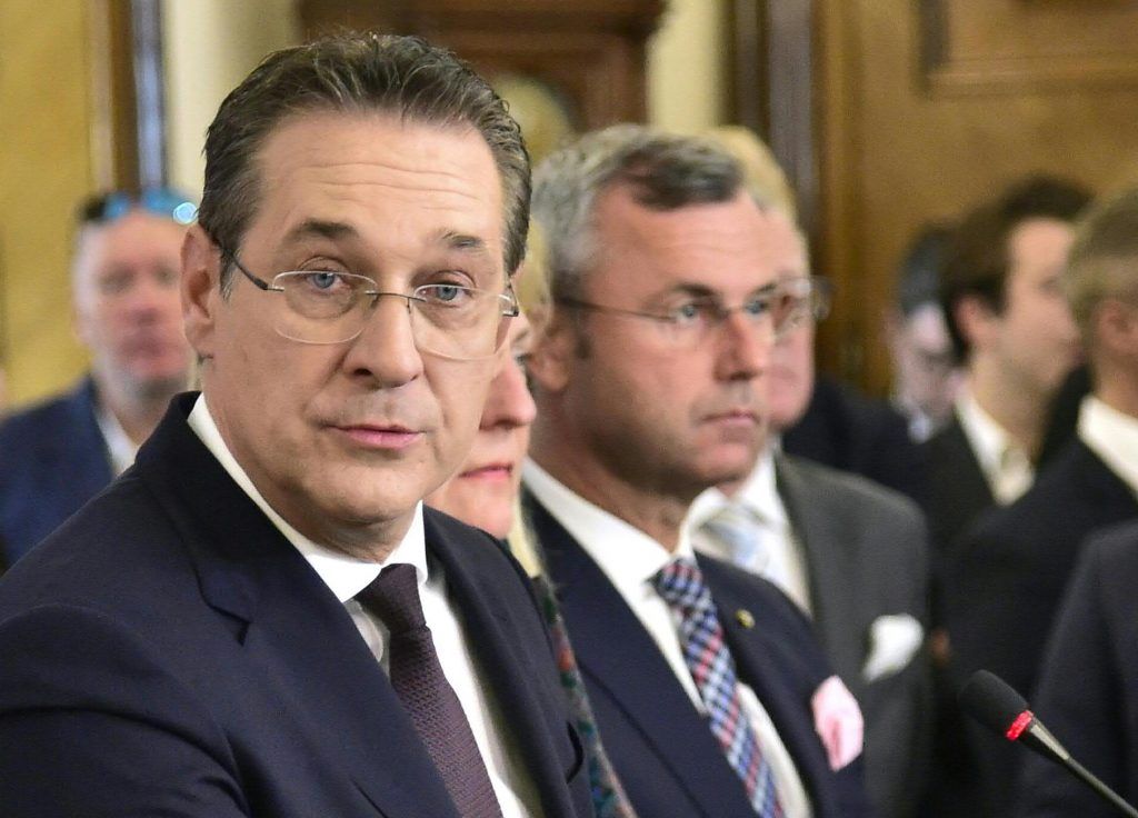 Zerreißprobe droht: Straches langer Schatten