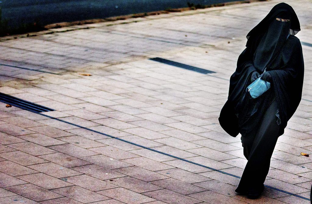 &#8220;Den Schleier werde ich nicht ablegen&#8221;: Burkaverbot in den Niederlanden