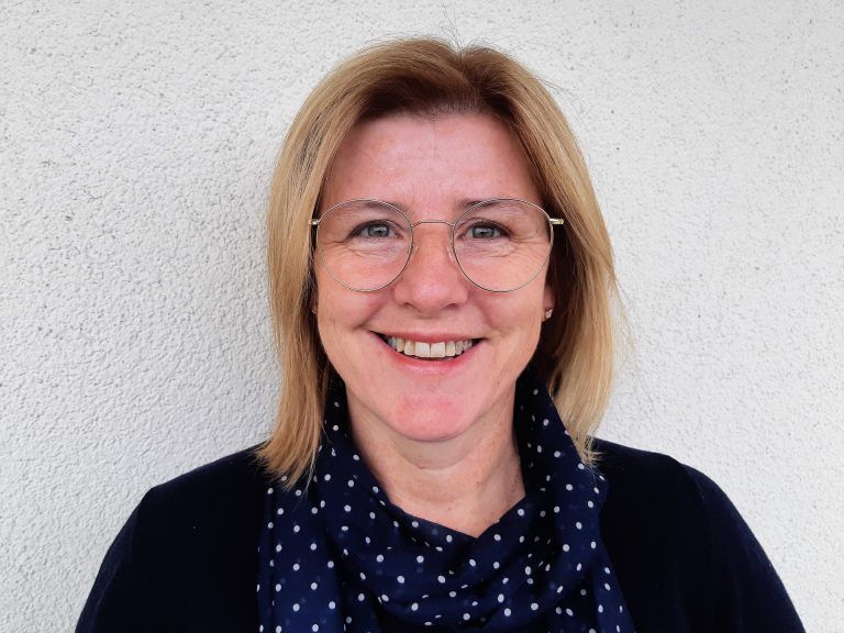 Helga Hartmann ist diplomierte Hebamme und Landesgeschäftsstellenleiterin des Österreichischen Hebammengremiums. www.hebammen.at