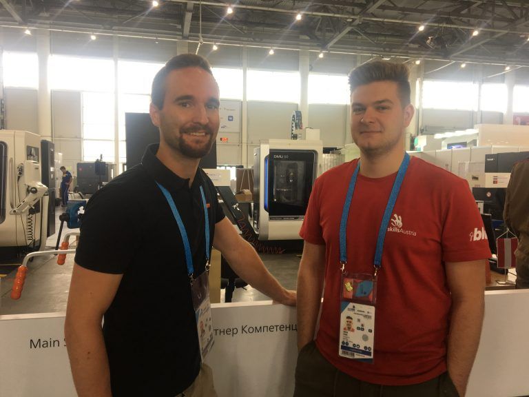 Maximilian Trieb (l.) unterstützt als Coach Teilnehmer Mike Fink in Kazan. VN/PAG