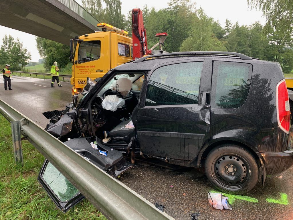 Pkw gegen Lkw: Frontal-Crash auf der B31 bei Lindau