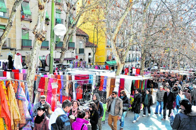 Auf dem beliebten Flohmarkt im Stadtviertel La Latina wird so gut wie alles angeboten.
