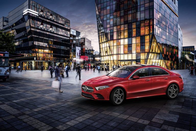 Auf der Auto China in Peking stellt Mercedes die Neuauflage der A-Klasse erstmalig als Stufenhecklimousine vor. Die neue Karosserievariante soll ab Mitte 2018 auch außerhalb Chinas auf den Markt kommen. Eine Langversion wird es allerdings ausschließlich für China geben.
