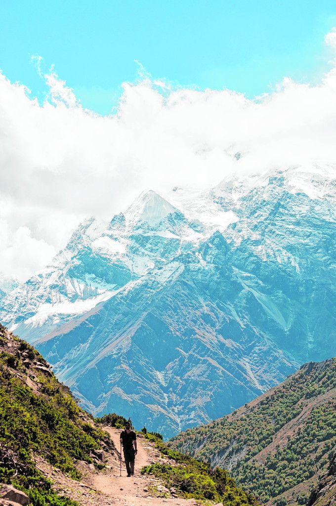 Bei gutem Wetter bieten die Trekkingtouren in Nepal einen spektakulären Ausblick auf die Berge. shutterstock