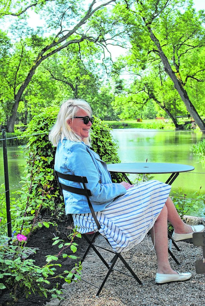 Bénédicte (Foto) und Pierre-André Michaud begrüßen die Besucherihres Château de l‘Islette zuweilen persönlich.