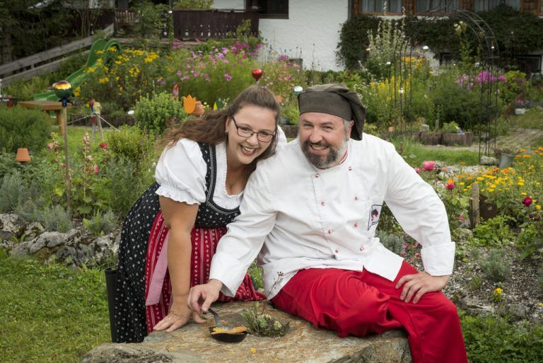 Bettina und Jeremias Riezler halten regionale Lebensmittel und die regionale Küche in zeitgemäßer Form hoch. Ausprobieren.Servus/Krug