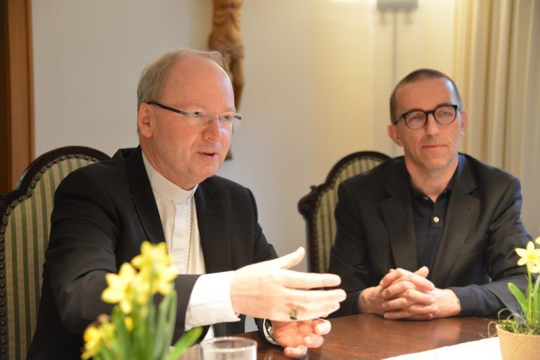 Bischof Benno Elbs (l.) und Caritas-Direktor Walter Schmolly können der in Ost­österreich angezettelten Diskussion wenig abgewinnen. diözese/fehle