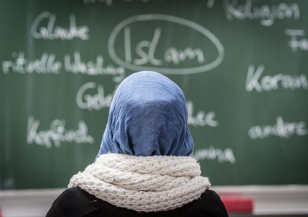 Entscheidungen zu Sterbehilfe und Kopftuchverbot verschoben