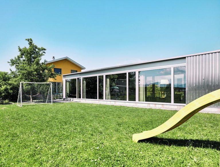 Der Garten ist momentan vor allem auf die Bedürfnisse der Kinder ausgerichtet.