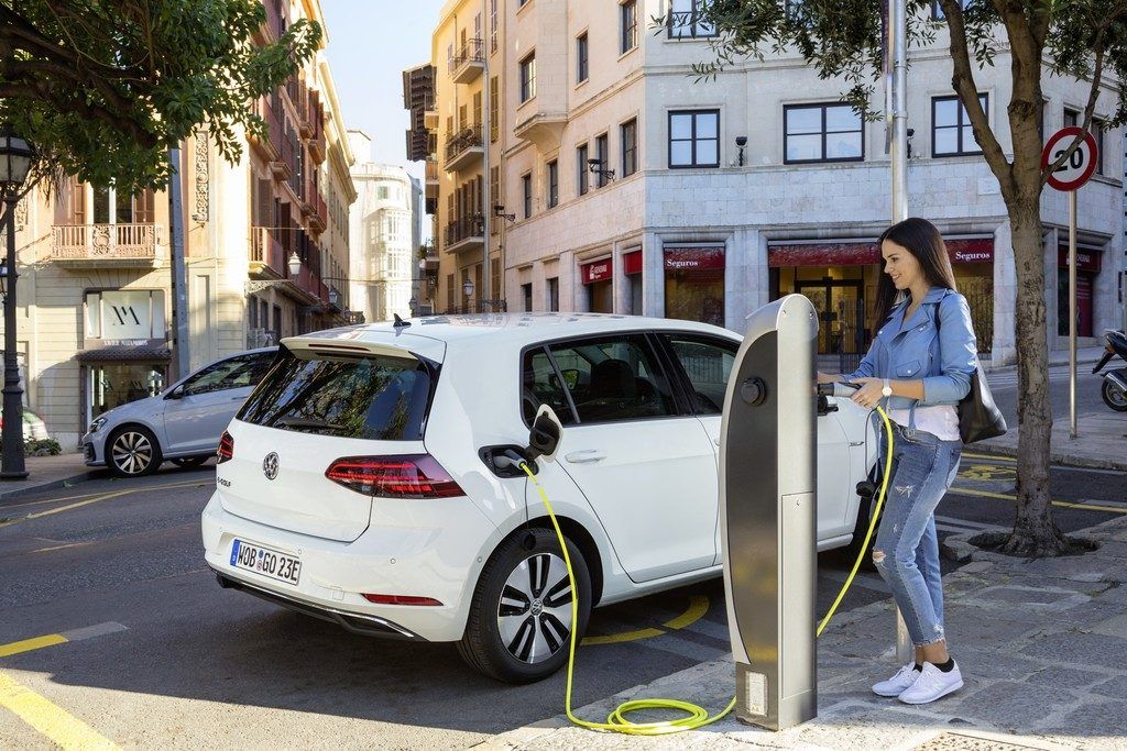 Autonews der Woche Deutschland bei E-Autos führend / Jaguar F-Pace mit mächtig Power / Kia Niro mit Elektroantrieb