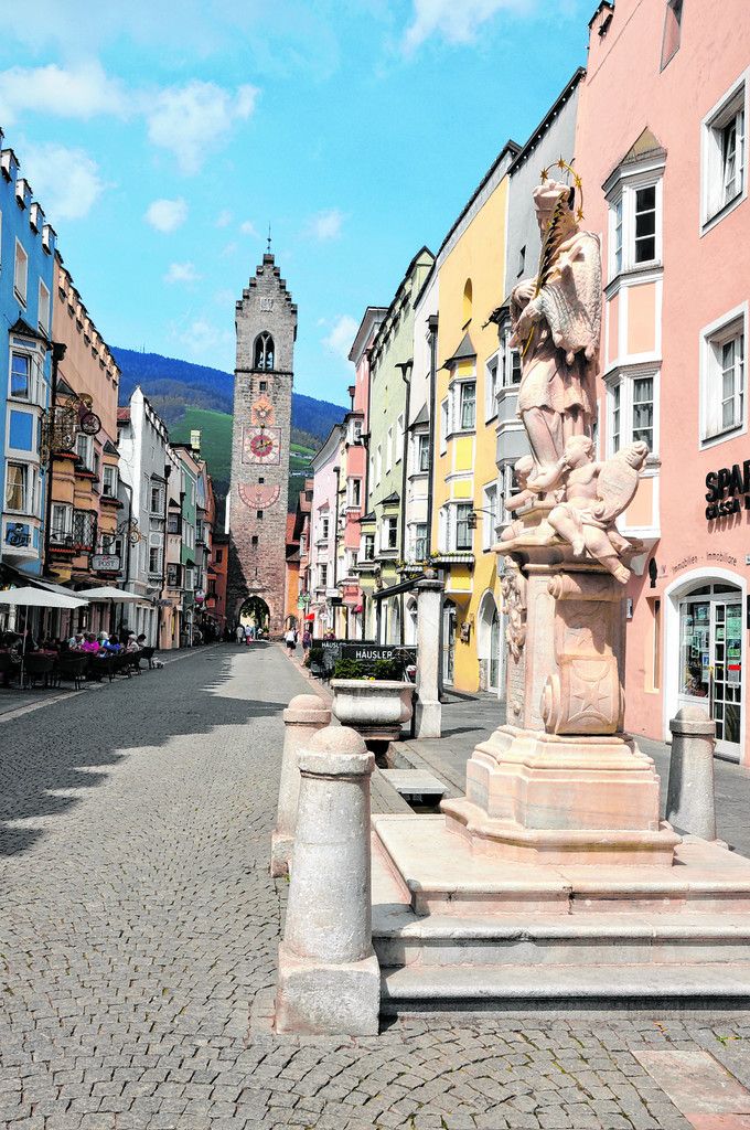 Die ehemalige Fuggerstadt Sterzing war einst Herberge für Kaiser und Könige und bezaubert mit ihrer historischen Innenstadt.