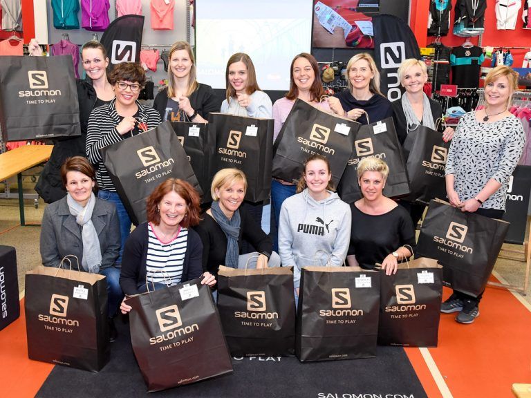 Die Freude über die neue und supermoderne Ausrüstung war bei allen Salomon Ladys groß.vN/steurer, lerch
