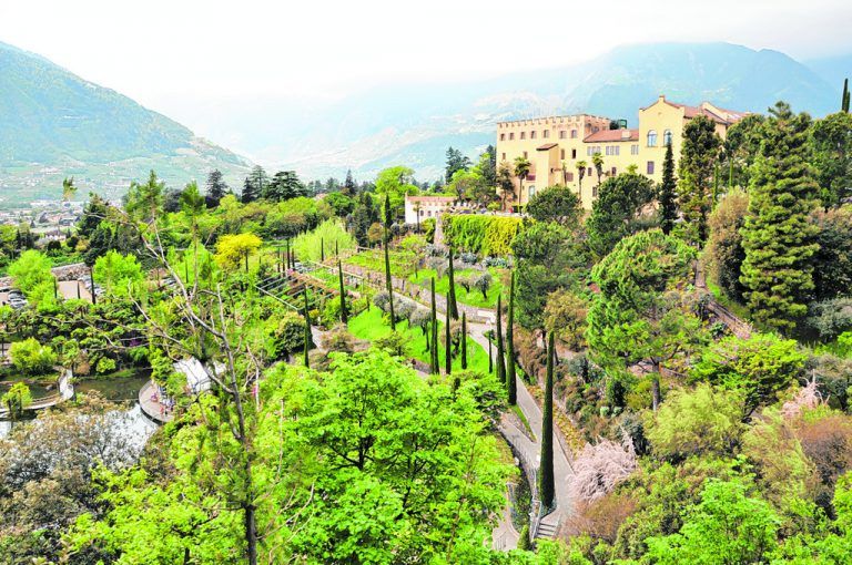 Die Gärten von Schloss Trauttmansdorff laden zu einer botanischen Reise ein.
