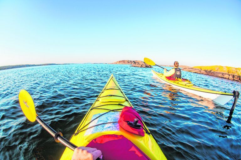 Die Inseln vor der Westküste Schwedens lassen sich wunderbar bei einer Kajaktour erkunden. shutterstock (5)