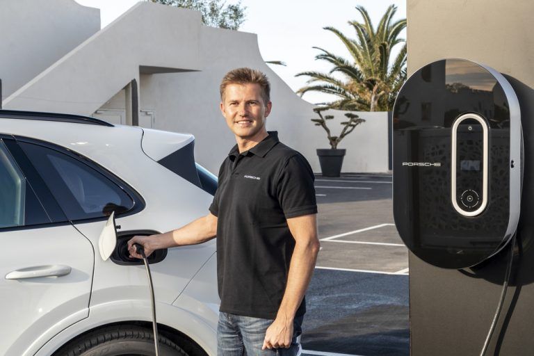 Die rein elektrische Reichweite liegt bei 44 Kilometern.