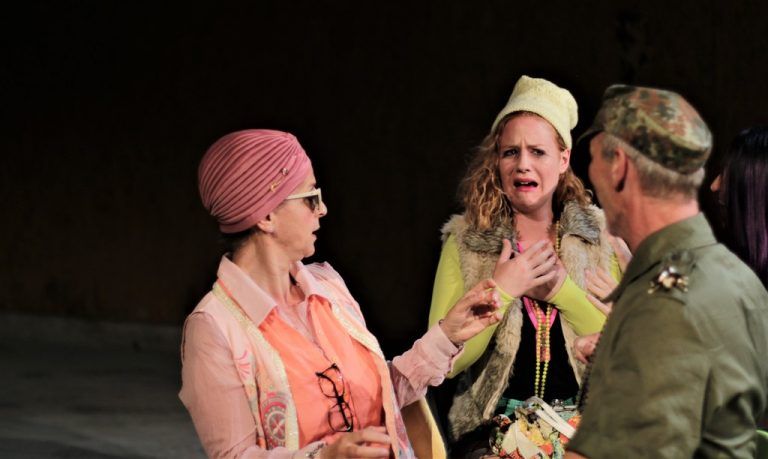 Ein leichter und unterhaltsamer Abend mit dem nötigen Tiefgang erwartet die Besucher in Hard. anart-theater