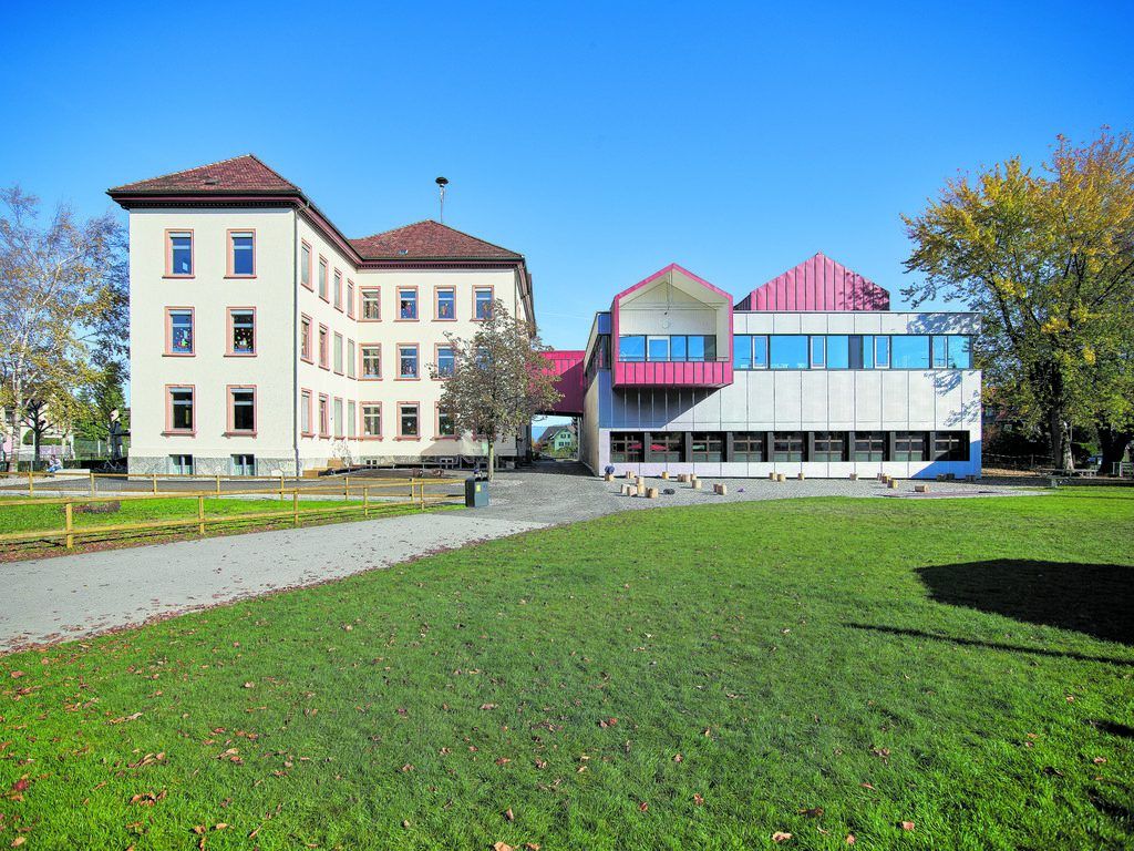 Vier Hüsle für eine Schule