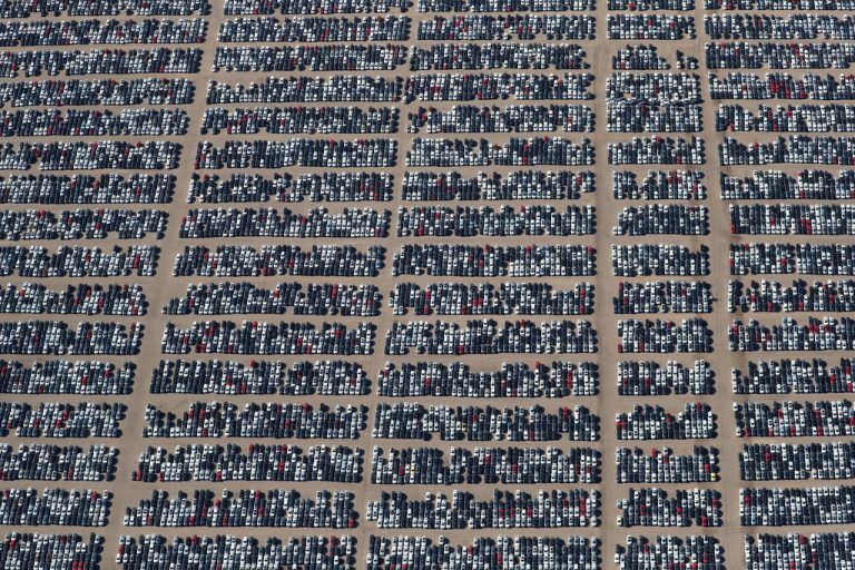 Ein Parkplatz von VW in der kalifornischen Wüste nahe dem Ort Victorville. REUTERS