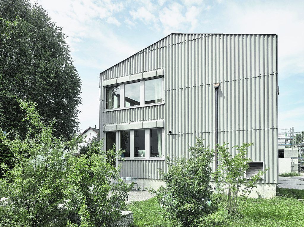 Holzstube im  industriellen Kleid