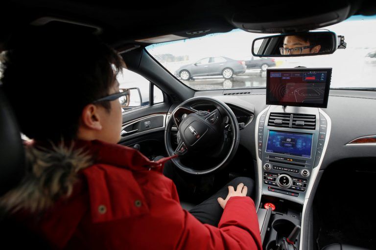 Forscher im Allgäu haben herausgefunden, dass Sitzen hinter dem Lenkrad eines selbst fahrenden Autos Stress bedeutet. Rts