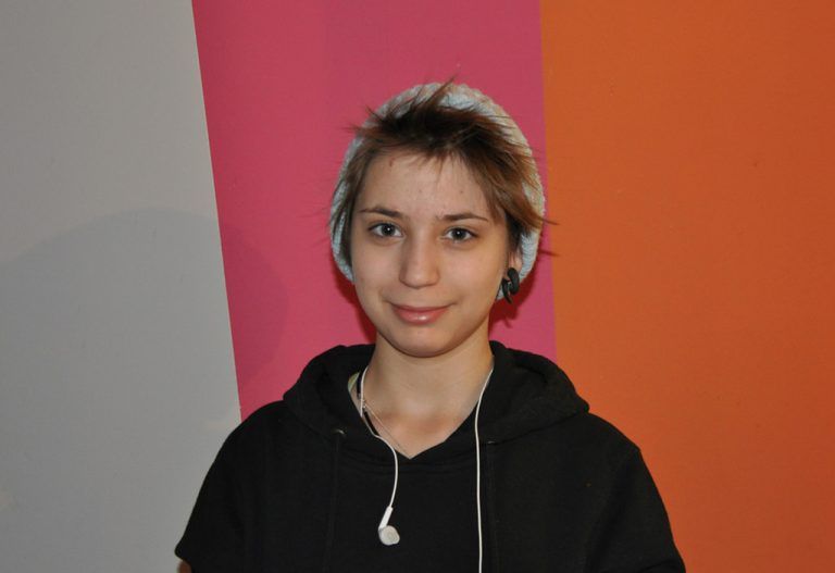 Ich freue mich besonders auf den Rap-Workshop. Ich hoffe, dort neue Dinge zu lernen und ich finde es super, auch mal etwas völlig anderes auszuprobieren. Es ist es toll, dass Doris Mete ihre Erfahrungen bei „The Voice Of Germany“ mit uns teilt. Ein kleines Ständchen von ihr wäre cool. Sarah, 17 Jahre, Sulz