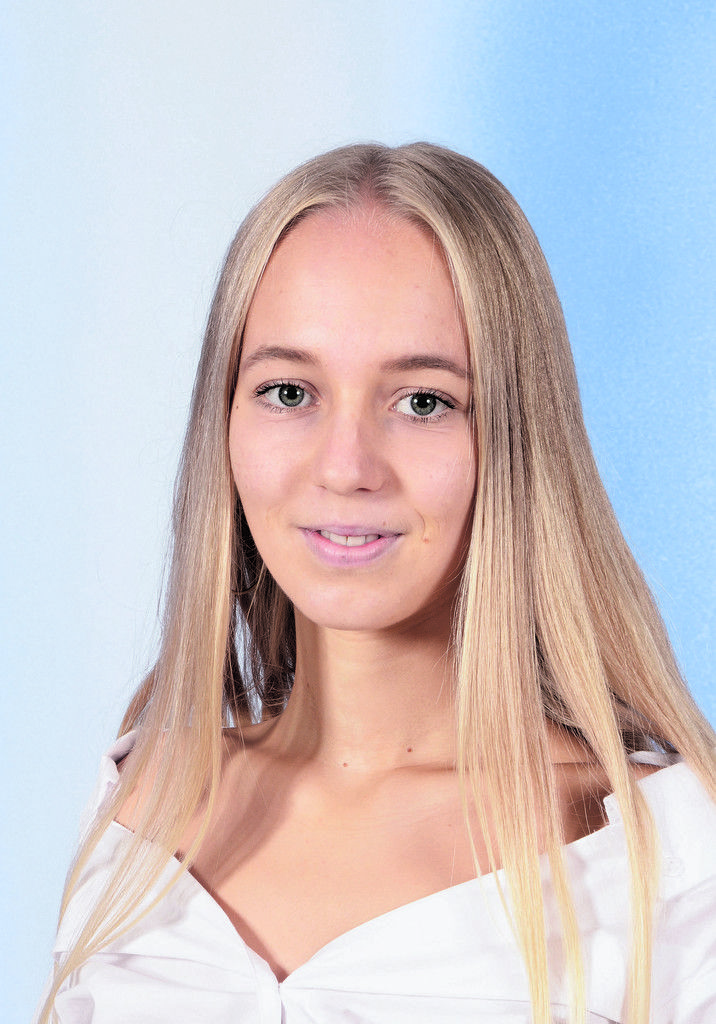 Ich sehe diese drei Monate als Herausforderung durch die Arbeit in Küche und Service, aber auch durch die Tatsache, dass ich in einem Land, indem nicht meine Muttersprache gesprochen wird, auf mich allein gestellt bin. Fabienne König, 3Ha Klasse (Praktikum in Frankreich)