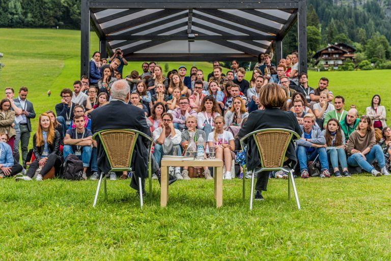 Mit Wirtschaftsnobelpreisträger Joseph E. Stiglitz tauscht sich der Club Alpbach über die Kluft zwischen Arm und Reich aus.CAV
