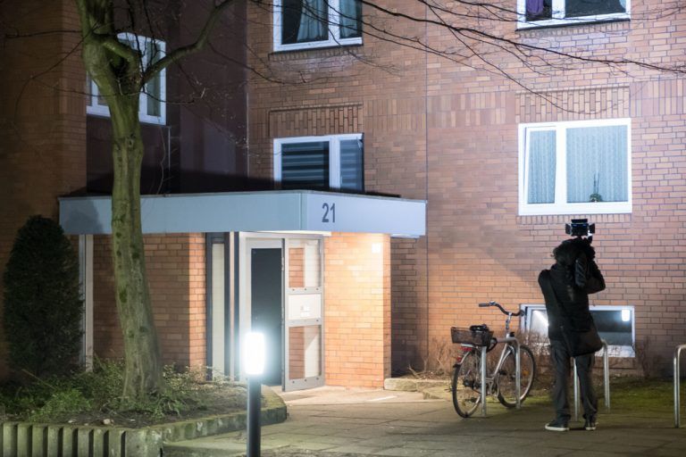 In ihrer Wohnung sind eine 53-Jährige und ihr Sohn von dem Hund getötet worden. dpa