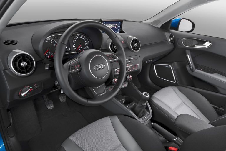 Klassische Cockpit-Einrichtung nachtraditioneller Art des Hauses.