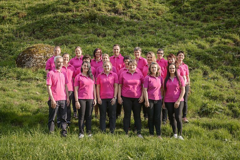 Marktmanager Sven Berger (Mitte hinten) und sein Team. sutterlüty