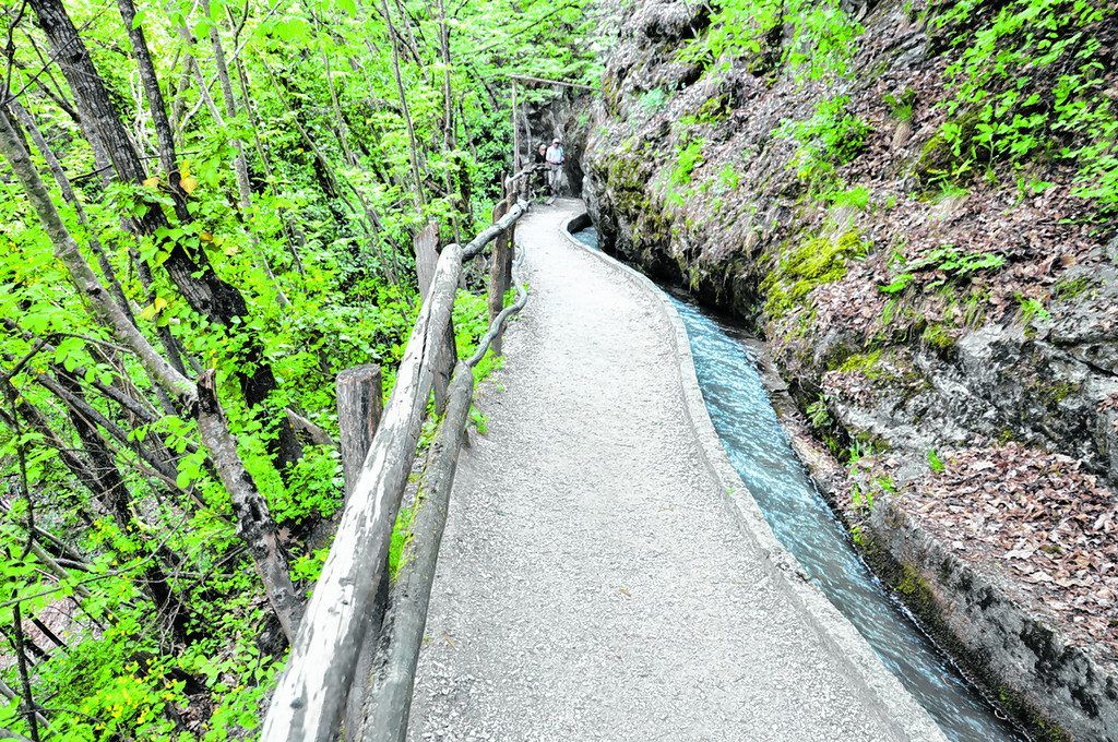 Wandern auf den uralten Waalwegen