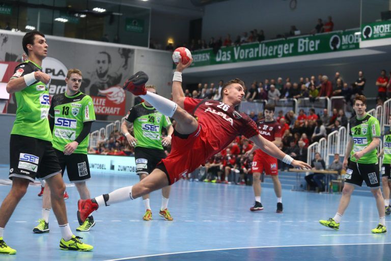 Nach der bitteren 25:26-Niederlage müssen Lukas Herburger und Co. am Sonntag bei West Wien gewinnen, um die Sasion zu verlängern.hartinger