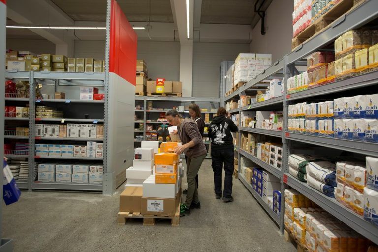 Rund 250 Handwerker und Transgourmet-Mitarbeiter sorgen derzeit für den letzten Schliff im C+C-Markt. VN/Paulitsch