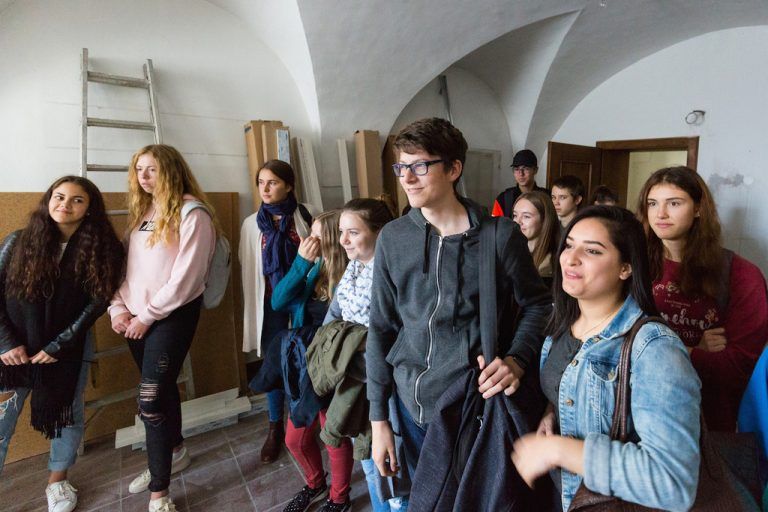 Schon während der Umbauphase machten sich die Schüler und Schülerinnen mit dem Palais Liechtenstein vertraut. Frauke Kühn, Sabine Benzer