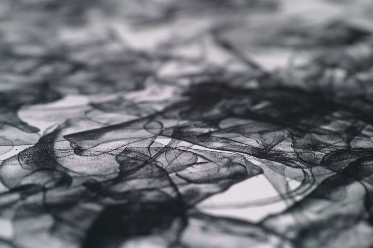 „Unsere ganze Geschichte ist in Knochen geschrieben“, so Carol Wyss zu ihrer Ausstellung. johanniterkirche