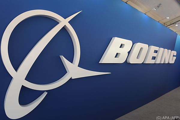 Risse an einigen Boeing-737 &#8211; Aufsicht fordert Inspektionen
