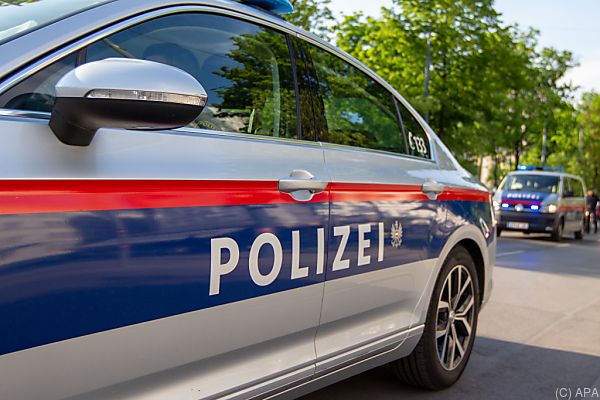 Mann wollte Strafen nicht zahlen und attackierte Polizisten