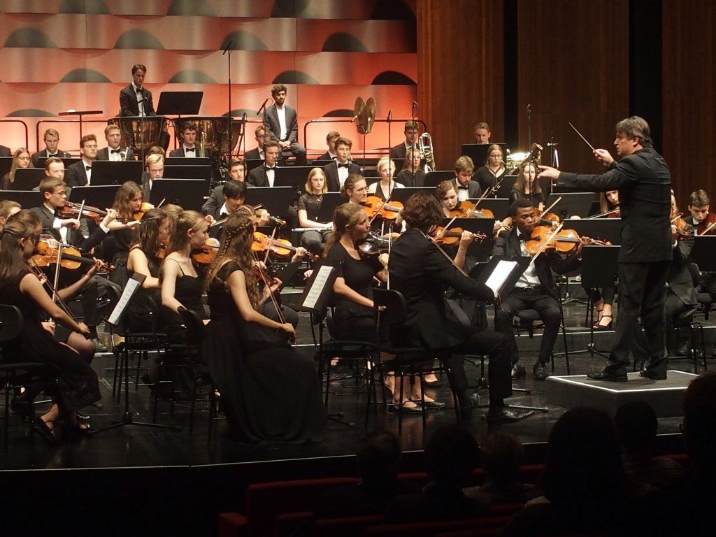 Quarta 4 Länder Jugendphilharmonie glänzte im Festspielhaus