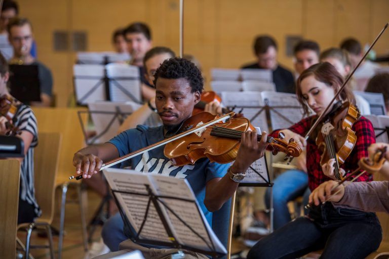 Orchesterklänge mit jugendlicher Energie
