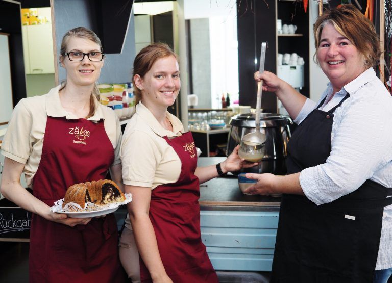 Das Zäwas-Team mit Jacqueline, Selina Kaufmann und Eva Montibeller.sie