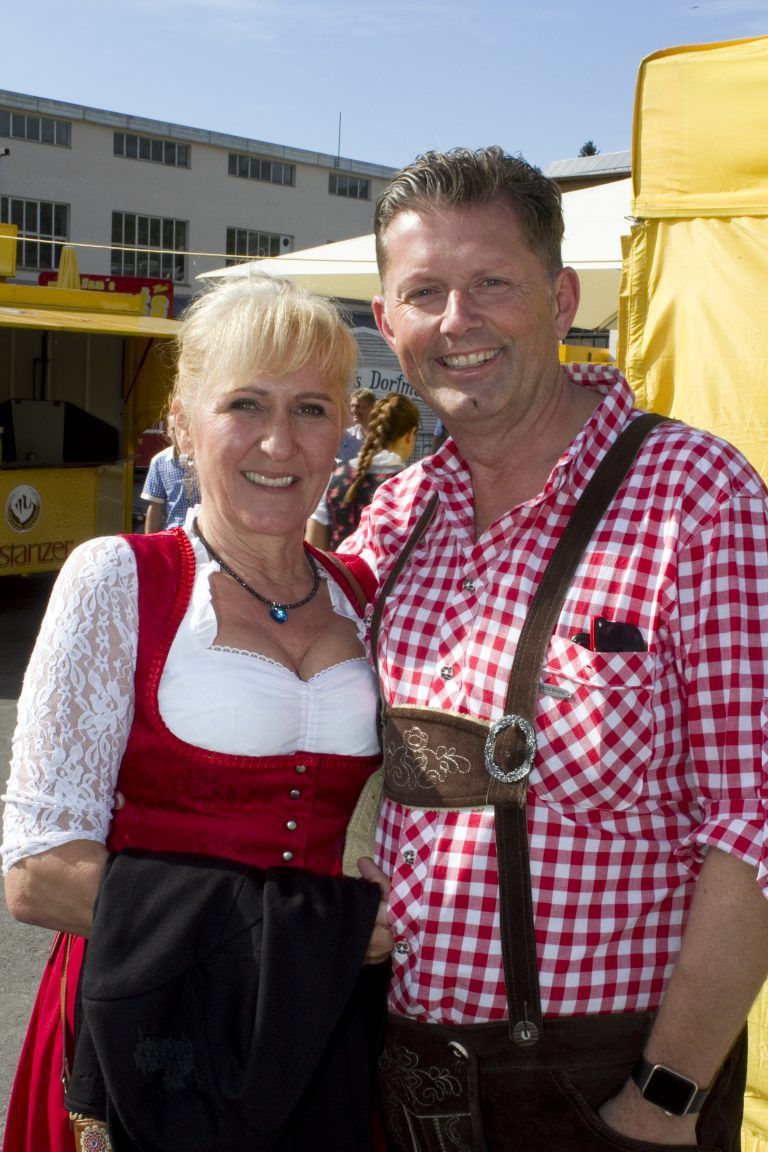 Interspar-Direktor Andreas Mark mit Renate.