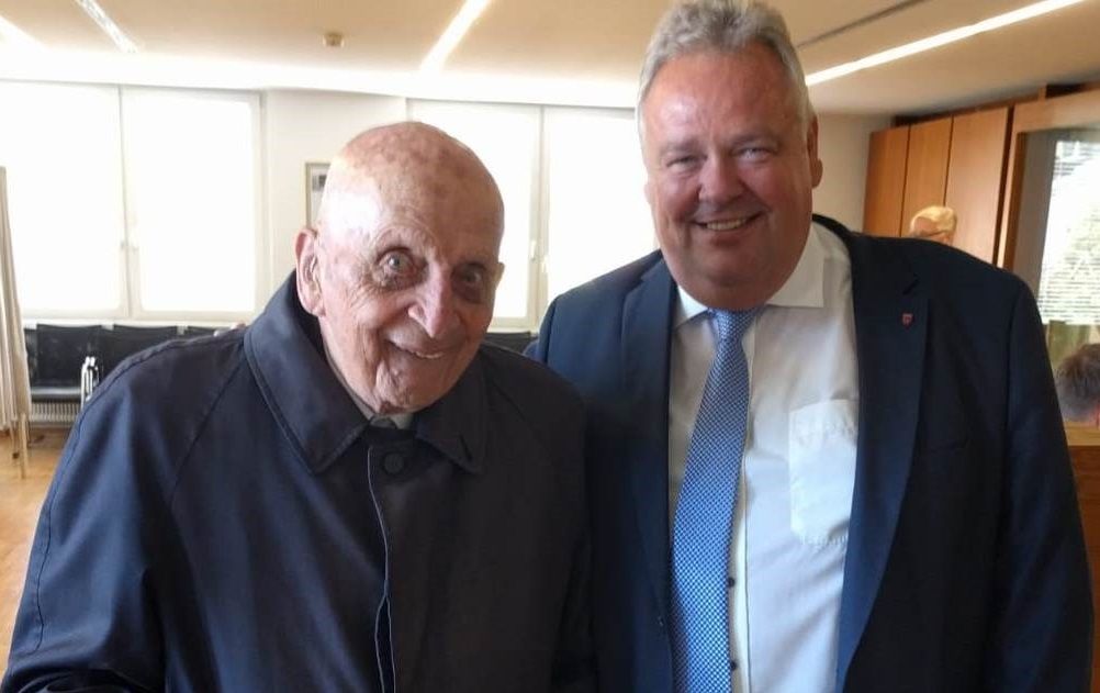 Wahlsplitter aus Sulz: 100-jähriger bei der Stimmabgabe