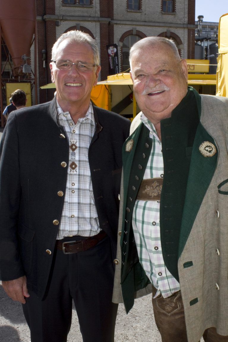 Biertrinker unter sich: Edgar Mayer (l.) und Peter Schenk.