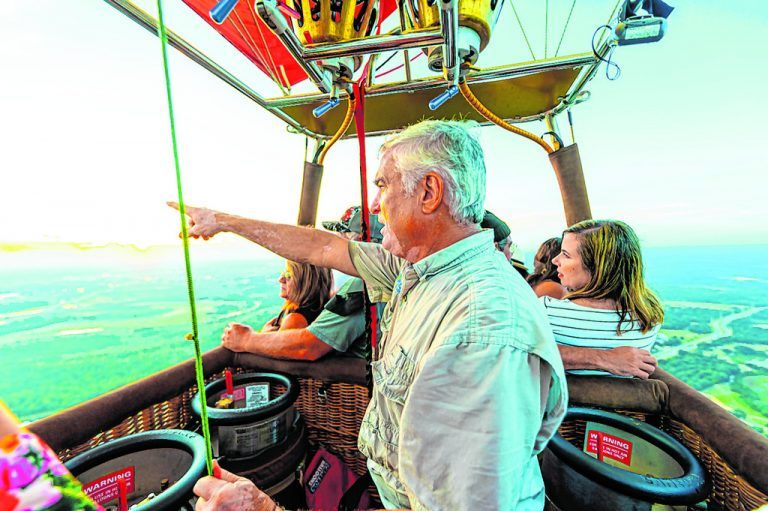 Ballonfahrer Grant bringt seine Fahrgäste sicher ans Ziel.