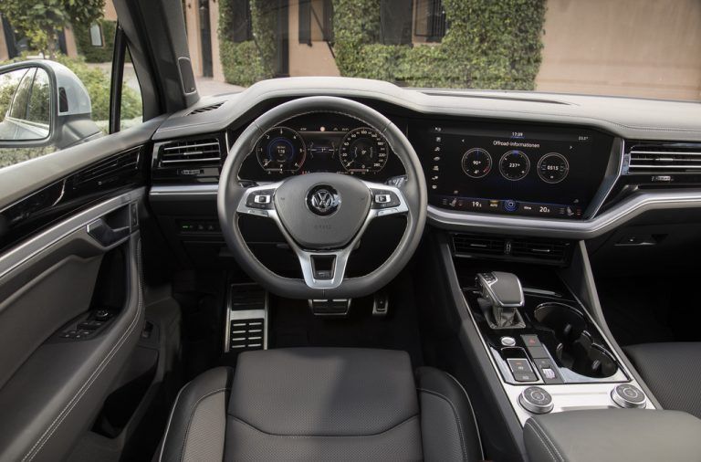 Cockpit-Einrichtung mit allem, was das digitale Komponenten-Regal im Volkswagen-Konzern derzeit hergibt.