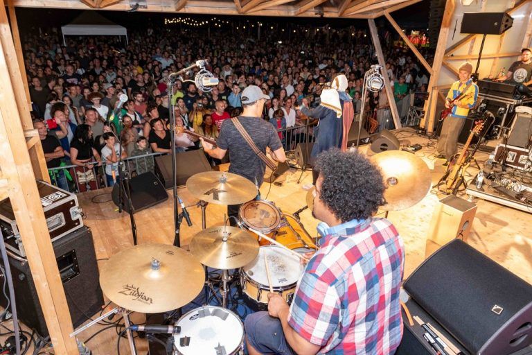 Die Nacht auf Sonntag gehörte Nneka: Die nigerianische Soul-Sängerin lebt heute in Hamburg und Lagos. Ak