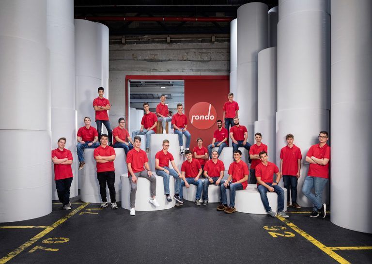 Rondo Acht Jugendliche haben ihre Lehre begonnen. Gesamt werden in Frastanz 30 Lehrlinge in den Berufen Verpackungstechnik, Papiertechnik, Elektrotechnik, Metalltechnik, IT, Betriebslogistik und Industriekaufmann ausgebildet. weissengruber